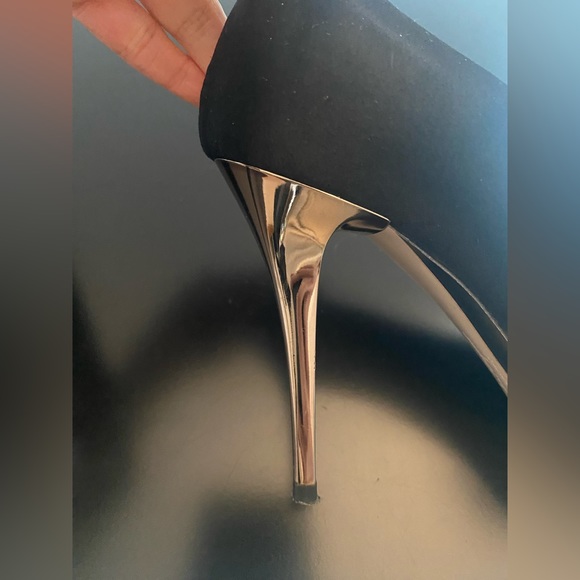 Salvatore Ferragamo Peep Toe Heel - Picture 5 of 9